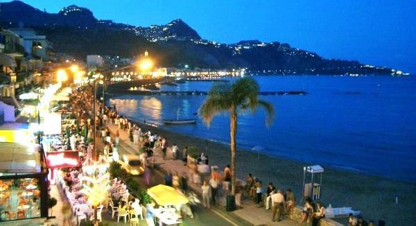B&B A Casa Di Amici Giardini Naxos Exterior photo