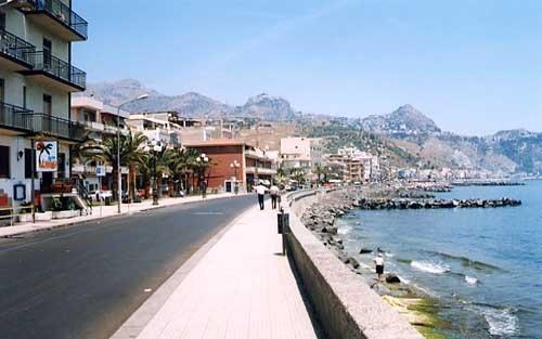 B&B A Casa Di Amici Giardini Naxos Exterior photo