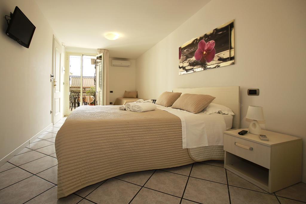 B&B A Casa Di Amici Giardini Naxos Exterior photo